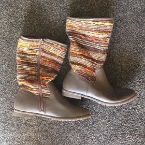 NWOT girls Boots size 3 ✨